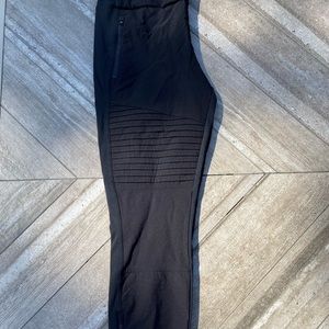 Athleta Headlands Hybrid Moto Tight size 12T